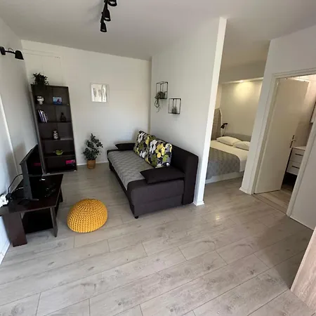 Way Apartment *